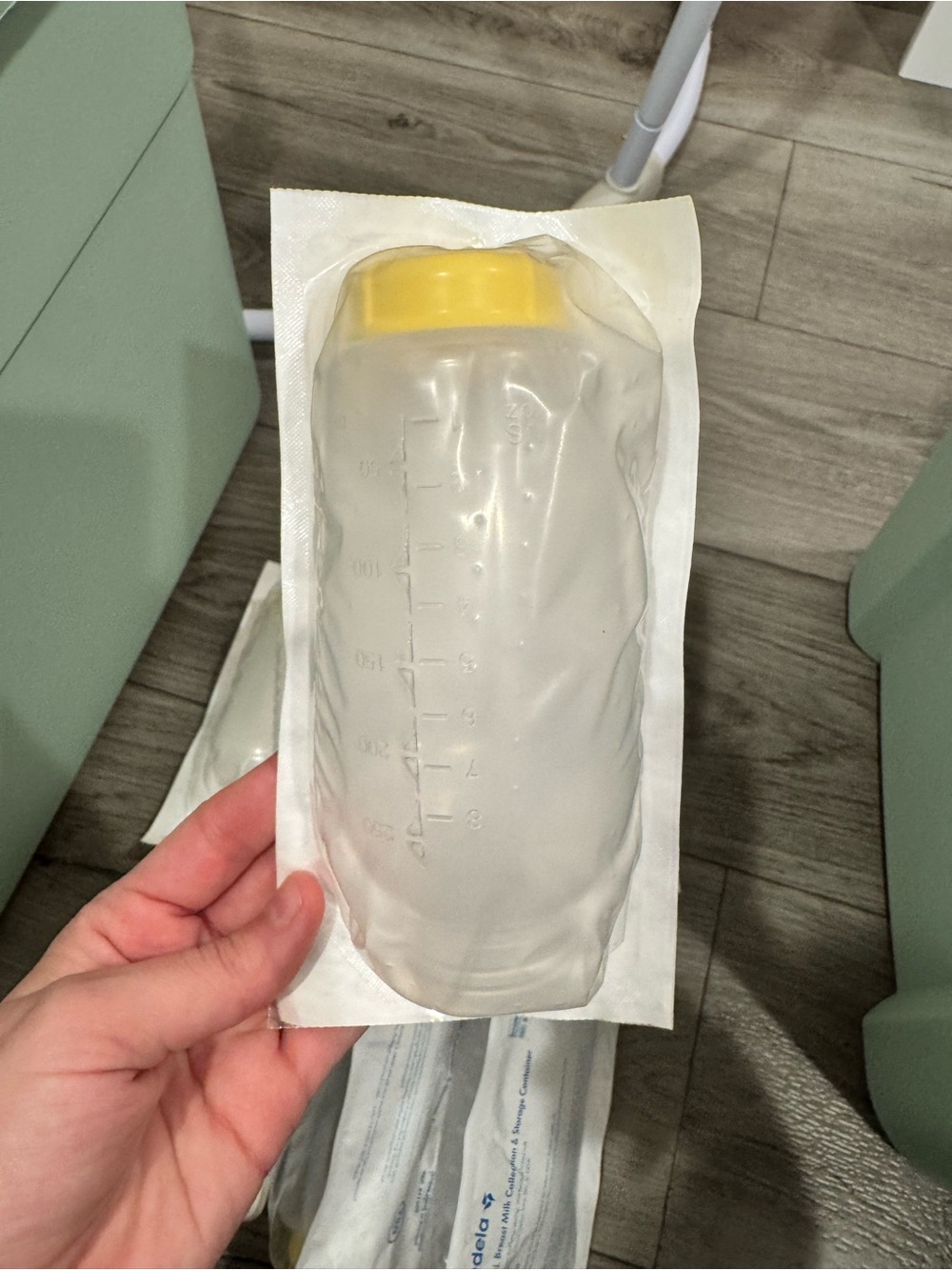 Medela 250 ml Breast Milk Collection & Storage Container - eight bottles